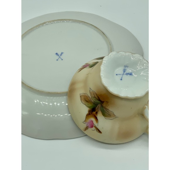 3 Sets of Lunch Plates and tea cups - Picture 5 of 11